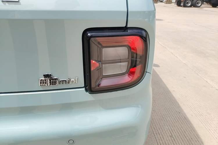 Used Geely Galaxy Panda 2023 Panda Mini 200km Endurance Bear Right Rear Taillight