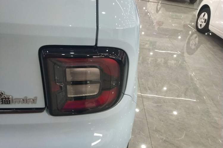 Used Geely Galaxy Panda 2023 Panda Mini 200km Endurance Bear Right Rear Taillight