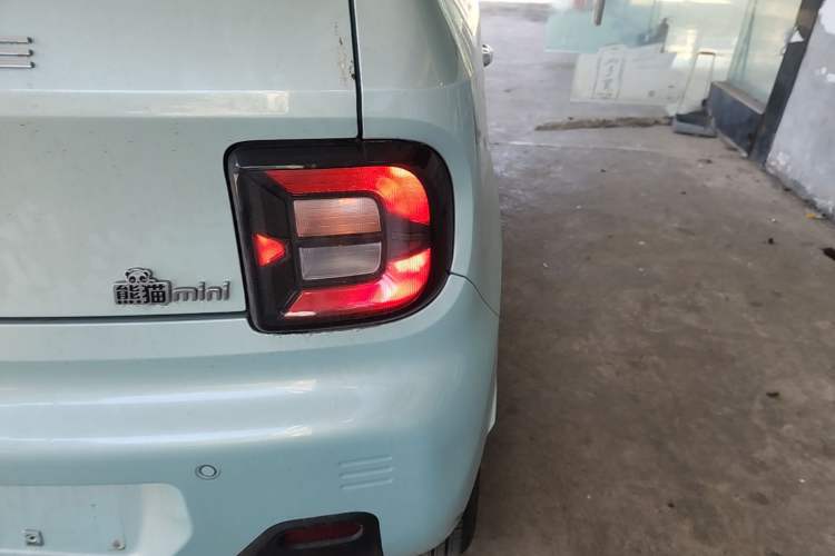 Used Geely Galaxy Panda 2023 Panda Mini 200km Endurance Bear Right Rear Taillight