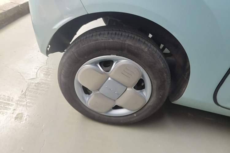 Used Geely Galaxy Panda 2023 Panda Mini 120km Cute Bear Right Rear Wheel Hub