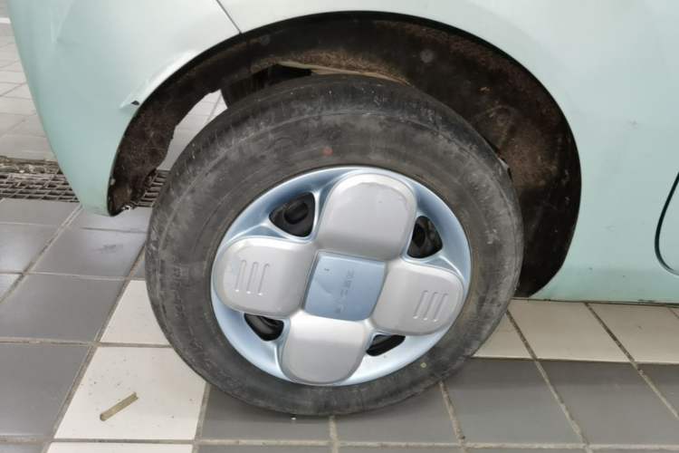 Used Geely Galaxy Panda 2023 Panda Mini 200km Endurance Bear Right Rear Wheel Hub