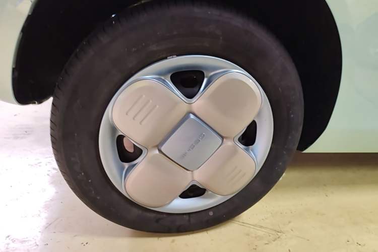 Used Geely Galaxy Panda 2023 Panda Mini 200km Endurance Bear Right Rear Wheel Hub