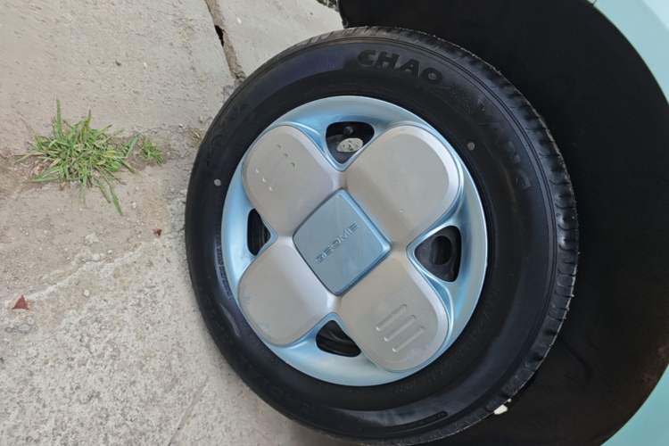 Used Geely Galaxy Panda 2023 Panda Mini 120km Super Cute Bear Right Rear Wheel Hub