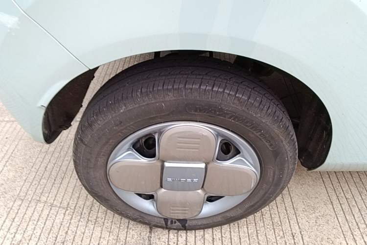 Used Geely Galaxy Panda 2023 Panda Mini 200km Endurance Bear Right Rear Wheel Hub