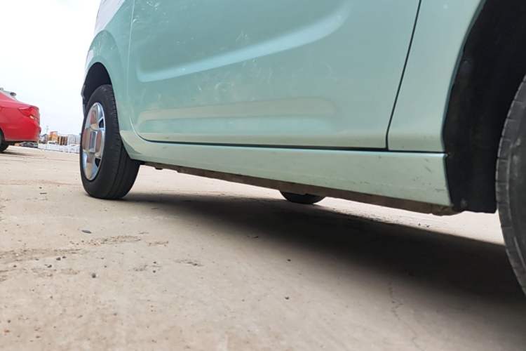 Used Geely Galaxy Panda 2023 Panda Mini 200km Endurance Bear Right Side Sill