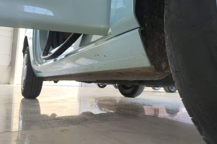 Used Geely Galaxy Panda 2023 Panda Mini 200km Endurance Bear Right Side Sill