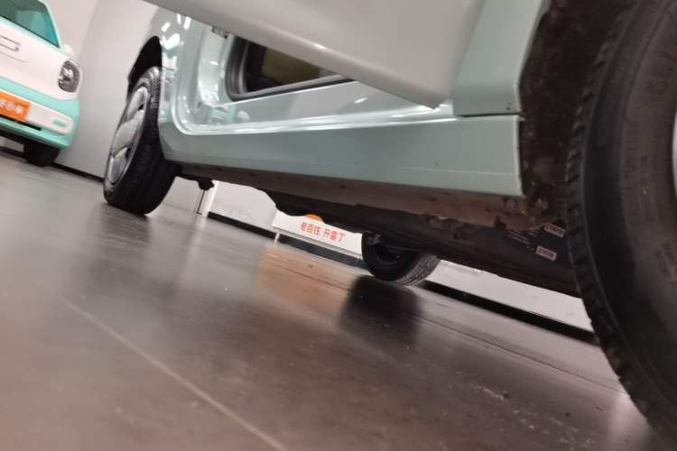 Used Geely Galaxy Panda 2023 Panda Mini 200km Endurance Bear Right Side Sill