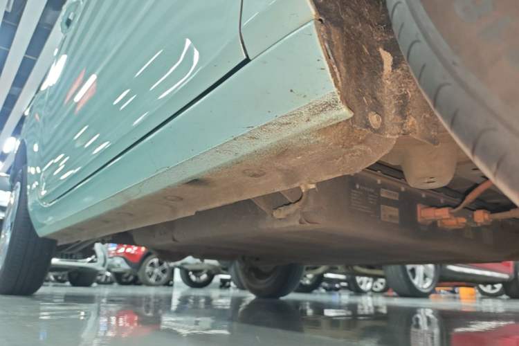 Used Geely Galaxy Panda 2023 Panda Mini 200km Endurance Bear Right Side Sill