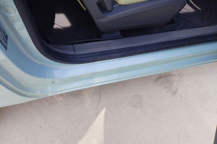 Used Geely Galaxy Panda 2023 Panda Mini 200km Endurance Bear Right Side Sill