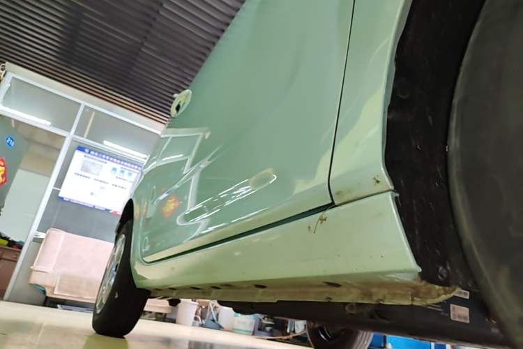Used Geely Galaxy Panda 2023 Panda Mini 200km Endurance Bear Right Side Sill