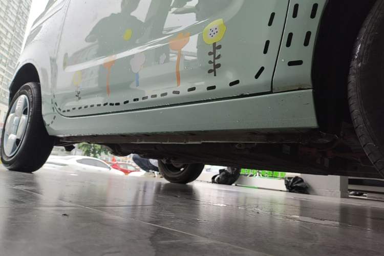 Used Geely Galaxy Panda 2023 Panda Mini 200km Endurance Bear Right Side Sill