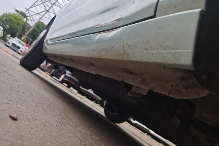 Used Geely Galaxy Panda 2023 Panda Mini 200km Endurance Bear Right Side Sill