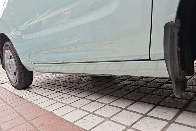 Used Geely Galaxy Panda 2023 Panda Mini 200km Endurance Bear Right Side Sill