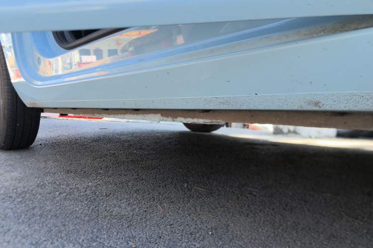 Used Geely Galaxy Panda 2023 Panda Mini 200km Endurance Bear Right Side Sill