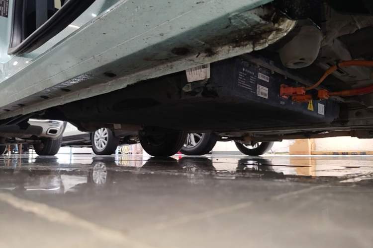 Used Geely Galaxy Panda 2023 Panda Mini 200km Endurance Bear Right Side Sill