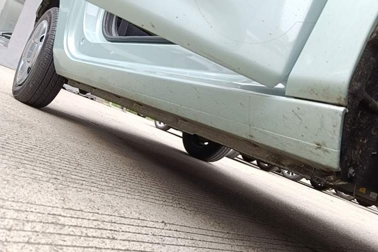 Used Geely Galaxy Panda 2023 Panda Mini 200km Endurance Bear Right Side Sill