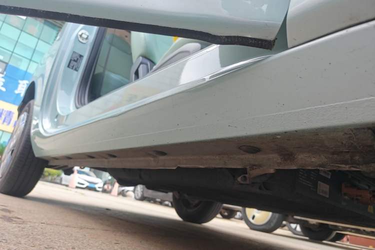 Used Geely Galaxy Panda 2023 Panda Mini 200km Endurance Bear Right Side Sill
