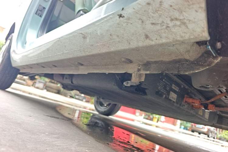 Used Geely Galaxy Panda 2023 Panda Mini 200km Endurance Bear Right Side Sill