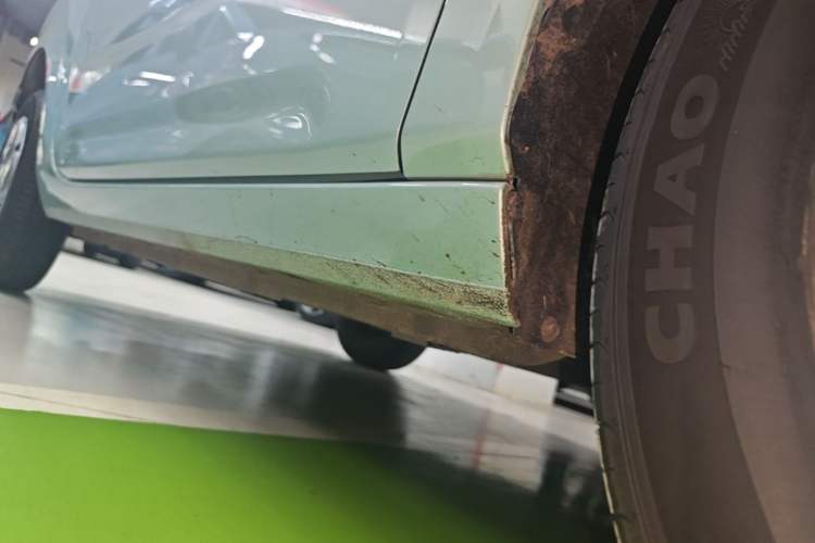 Used Geely Galaxy Panda 2023 Panda Mini 200km Endurance Bear Right Side Sill