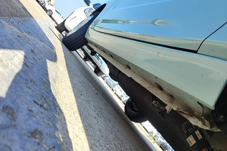 Used Geely Galaxy Panda 2023 Panda Mini 200km Endurance Bear Right Side Sill