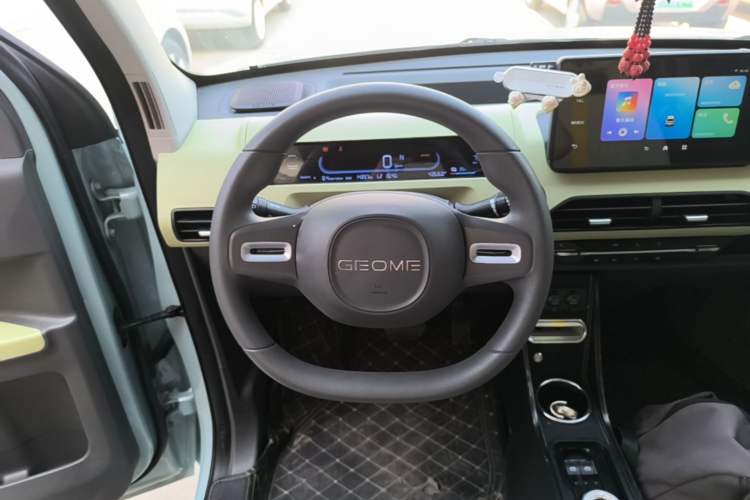 Used Geely Galaxy Panda 2023 Panda Mini 200km Endurance Bear Steering Wheel