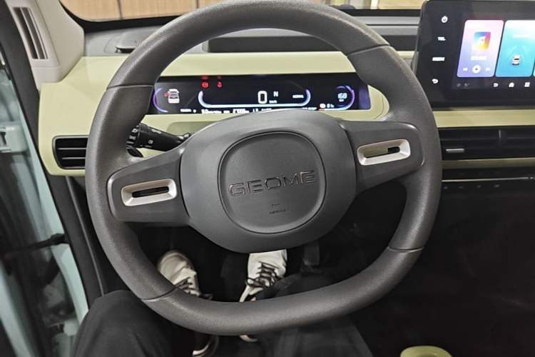 Used Geely Galaxy Panda 2023 Panda Mini 200km Endurance Bear Steering Wheel