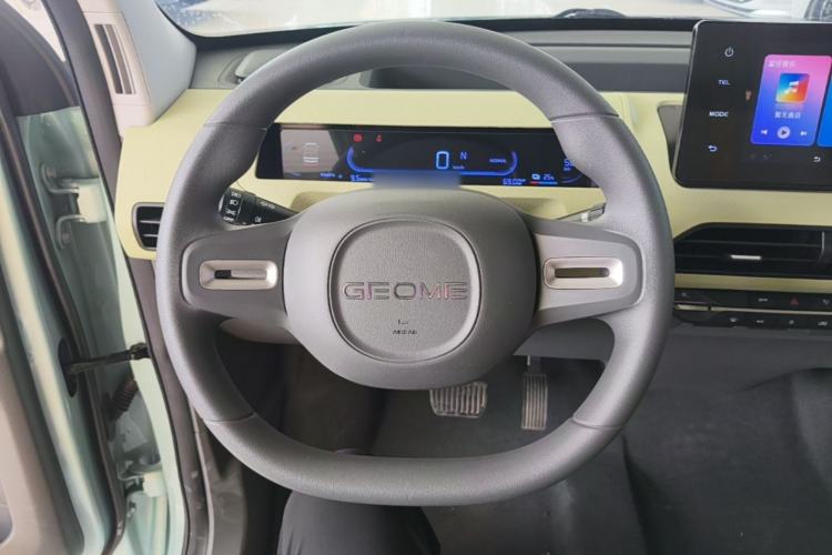 Used Geely Galaxy Panda 2023 Panda Mini 200km Endurance Bear Steering Wheel