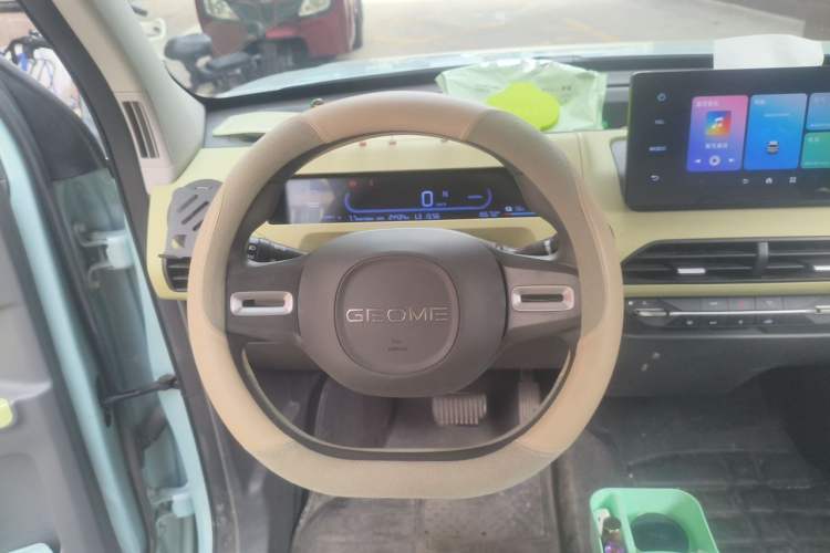 Used Geely Galaxy Panda 2023 Panda Mini 200km Endurance Bear Steering Wheel