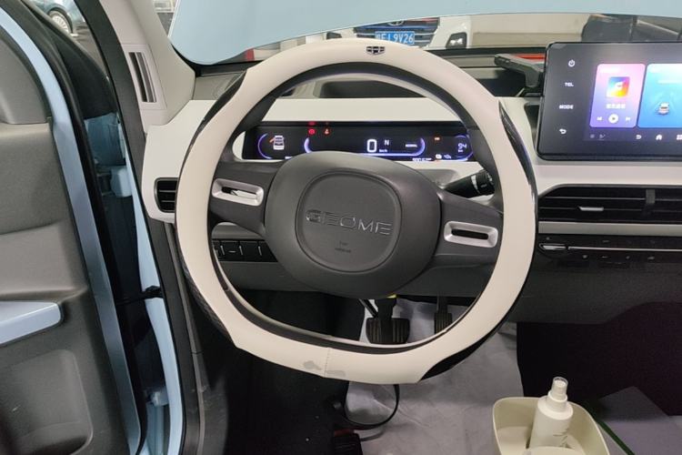 Used Geely Galaxy Panda 2023 Panda Mini 200km Endurance Bear Steering Wheel