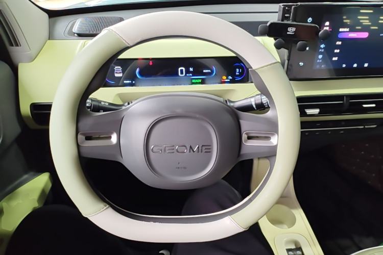 Used Geely Galaxy Panda 2023 Panda Mini 200km Endurance Bear Steering Wheel
