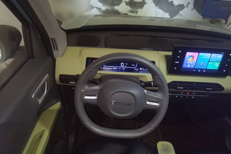 Used Geely Galaxy Panda 2023 Panda Mini 200km Endurance Bear Steering Wheel