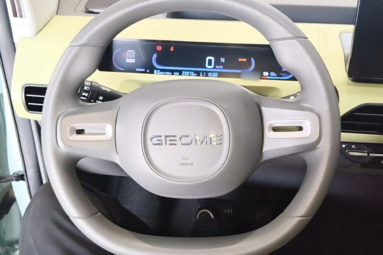 Used Geely Galaxy Panda 2023 Panda Mini 200km Endurance Bear Steering Wheel