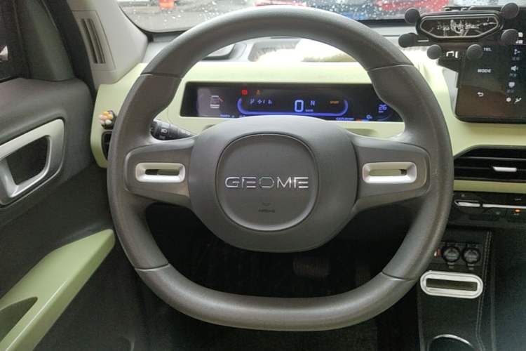 Used Geely Galaxy Panda 2023 Panda Mini 200km Endurance Bear Steering Wheel