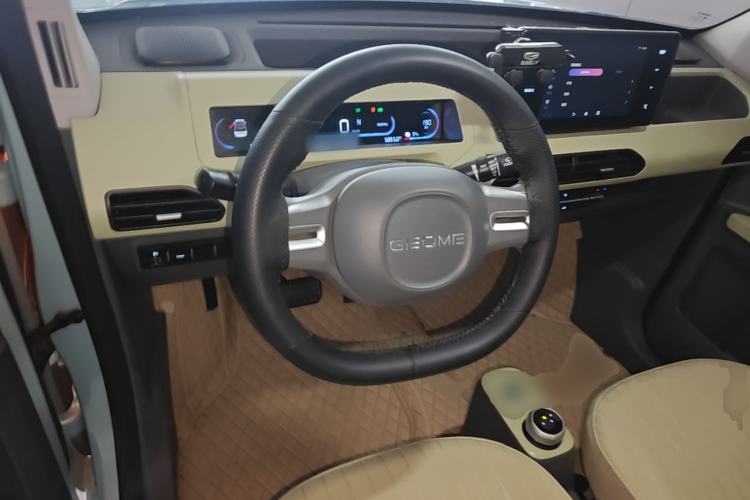 Used Geely Galaxy Panda 2023 Panda Mini 200km Endurance Bear Steering Wheel