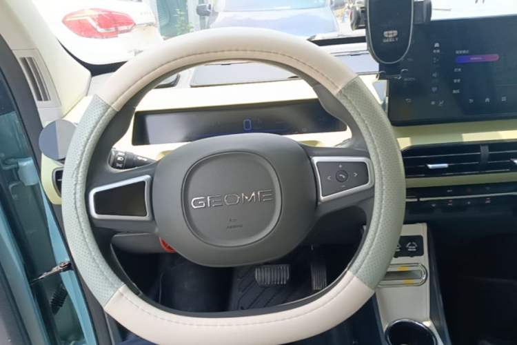 Used Geely Galaxy Panda 2023 Panda Mini 200km Endurance Bear Steering Wheel