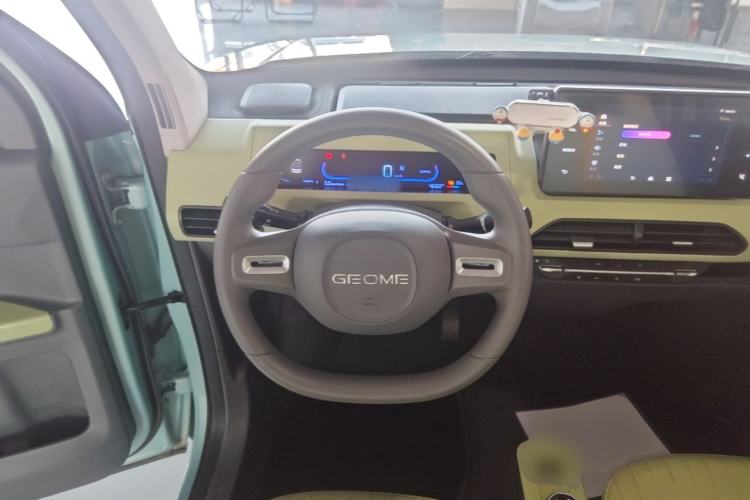 Used Geely Galaxy Panda 2023 Panda Mini 200km Endurance Bear Steering Wheel