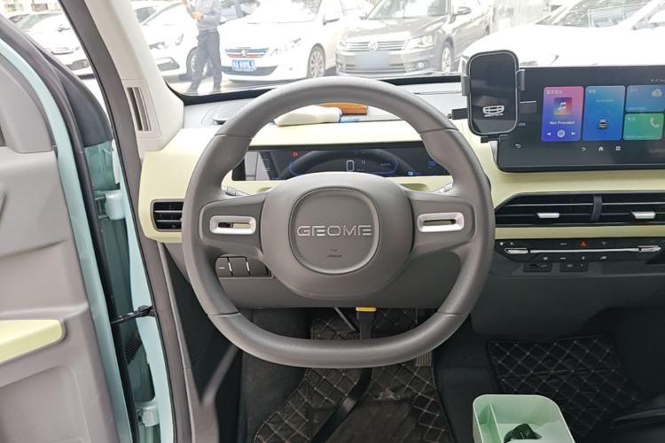 Used Geely Galaxy Panda 2023 Panda Mini 200km Endurance Bear Steering Wheel