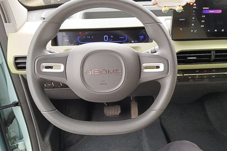 Used Geely Galaxy Panda 2023 Panda Mini 200km Endurance Bear Steering Wheel