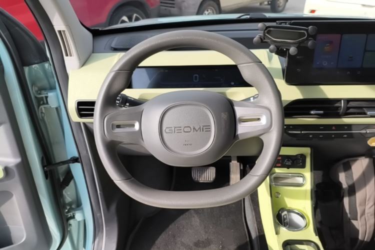 Used Geely Galaxy Panda 2023 Panda Mini 200km Endurance Bear Steering Wheel