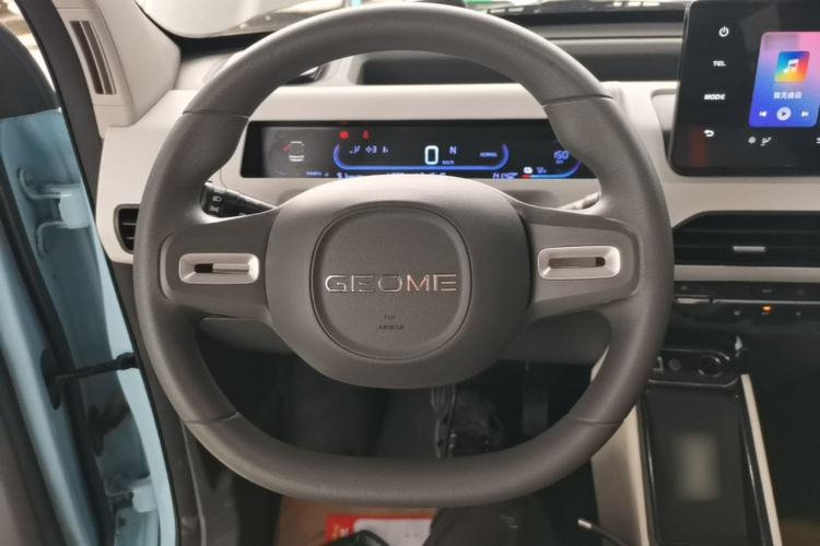 Used Geely Galaxy Panda 2023 Panda Mini 200km Endurance Bear Steering Wheel