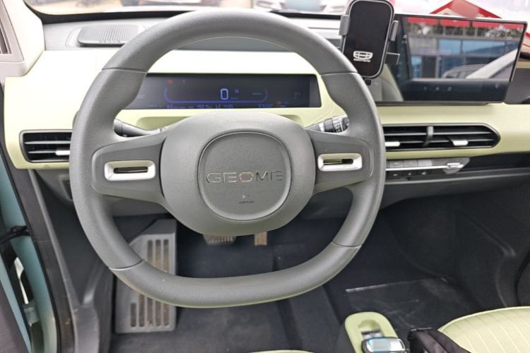 Used Geely Galaxy Panda 2023 Panda Mini 200km Endurance Bear Steering Wheel