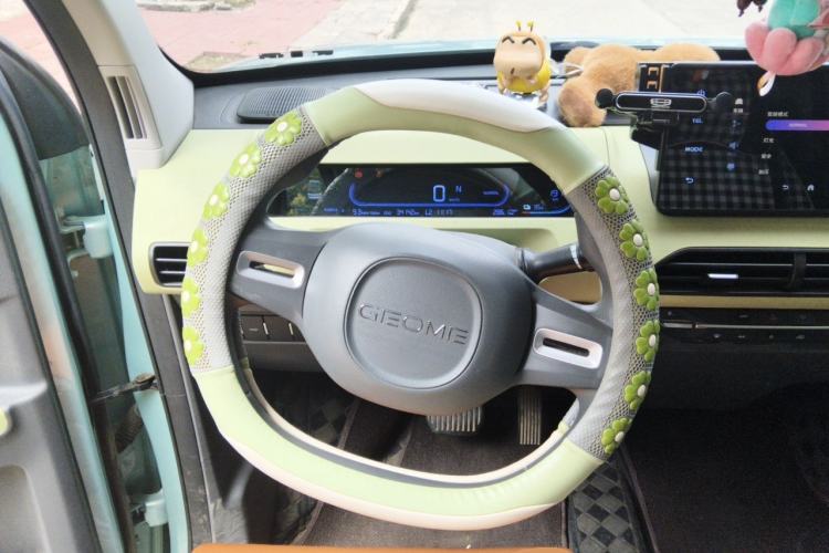 Used Geely Galaxy Panda 2023 Panda Mini 200km Endurance Bear Steering Wheel