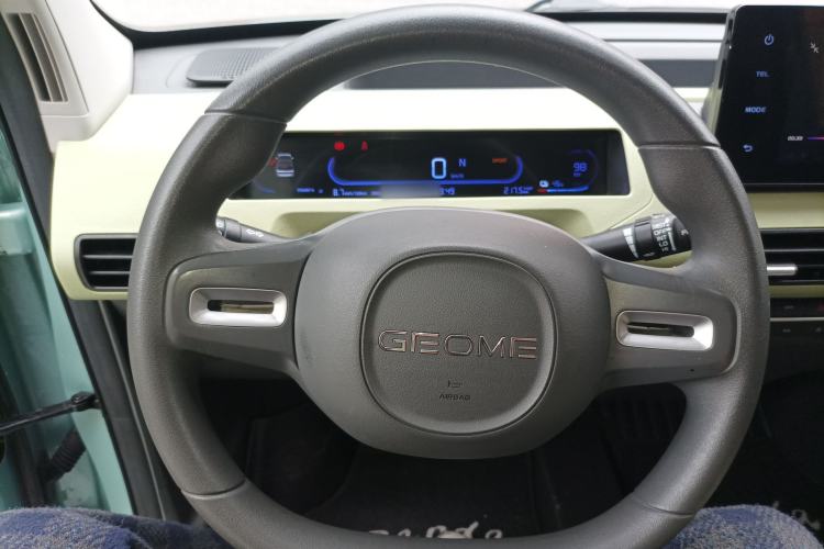 Used Geely Galaxy Panda 2023 Panda Mini 200km Endurance Bear Steering Wheel