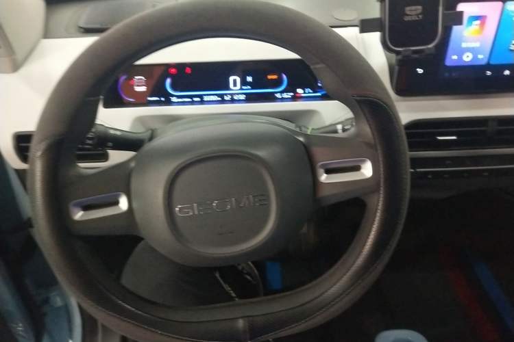 Used Geely Galaxy Panda 2023 Panda Mini 200km Endurance Bear Steering Wheel
