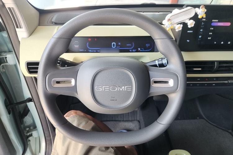 Used Geely Galaxy Panda 2023 Panda Mini 200km Endurance Bear Steering Wheel