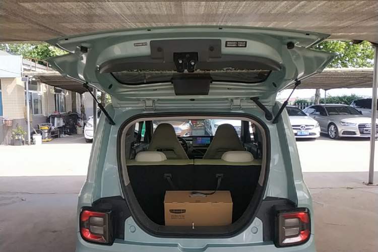 Used Geely Galaxy Panda 2023 Panda Mini 200km Endurance Bear Trunk