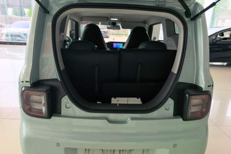 Used Geely Galaxy Panda 2023 Panda Mini 200km Endurance Bear Trunk