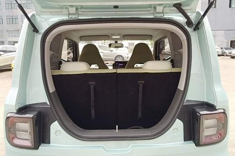 Used Geely Galaxy Panda 2023 Panda Mini 200km Endurance Bear Trunk