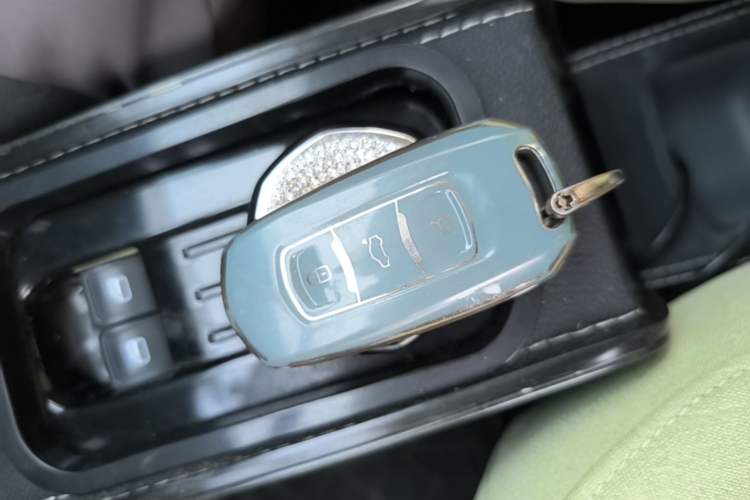 Used Geely Galaxy Panda 2023 Panda Mini 200km Endurance Bear Vehicle Key