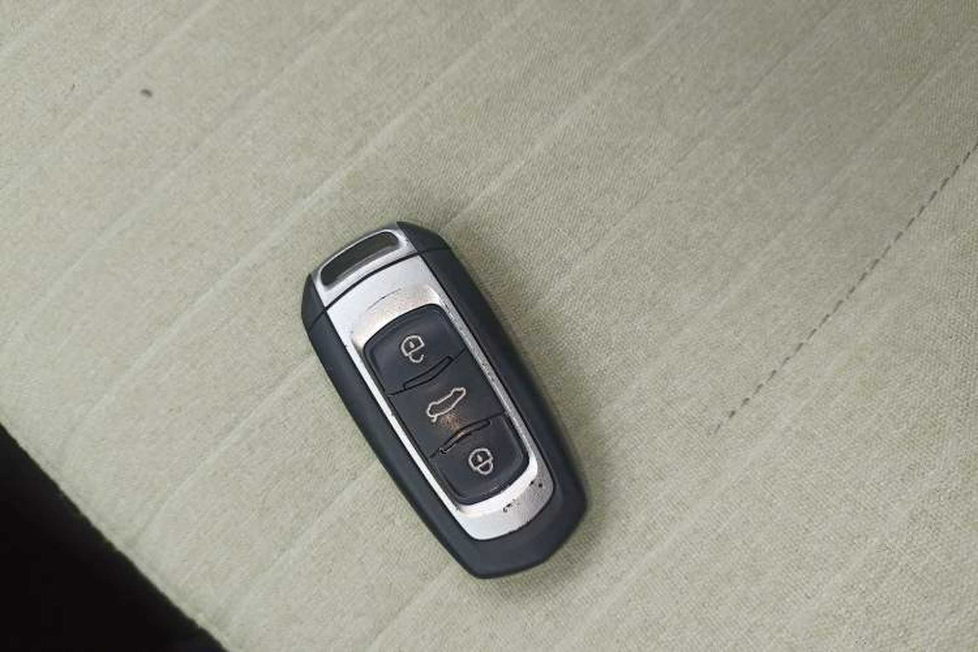 Used Geely Galaxy Panda 2023 Panda Mini 120km Super Cute Bear Vehicle Key